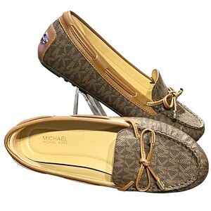 New Michael Kors Sutton Signature Moccasin Loafers. Size 6.5